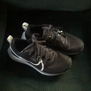 Nike Pegasus Trail 4 women size 6